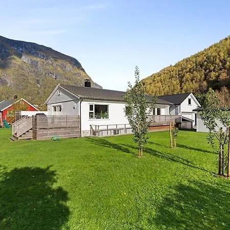 Holiday home Fint Hus I Flam Aurland